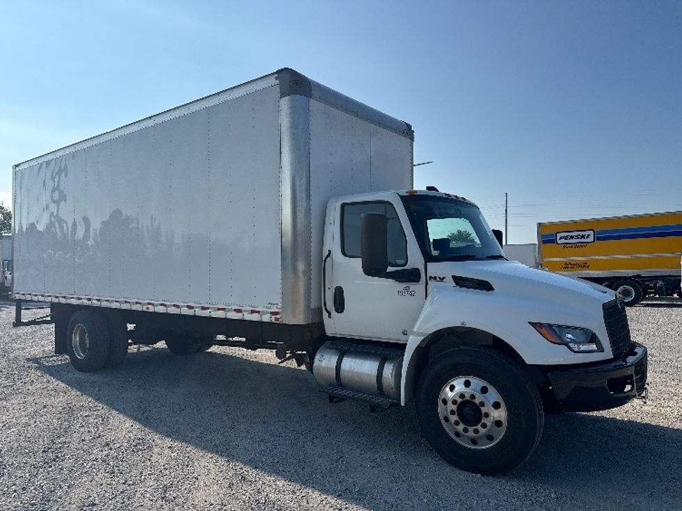 Medium Duty Box Truck-Light and Medium Duty Trucks-International-2023-MV607N-Findlay-OH-229,086\n\t\tmiles-$ 47,000 - Image 1