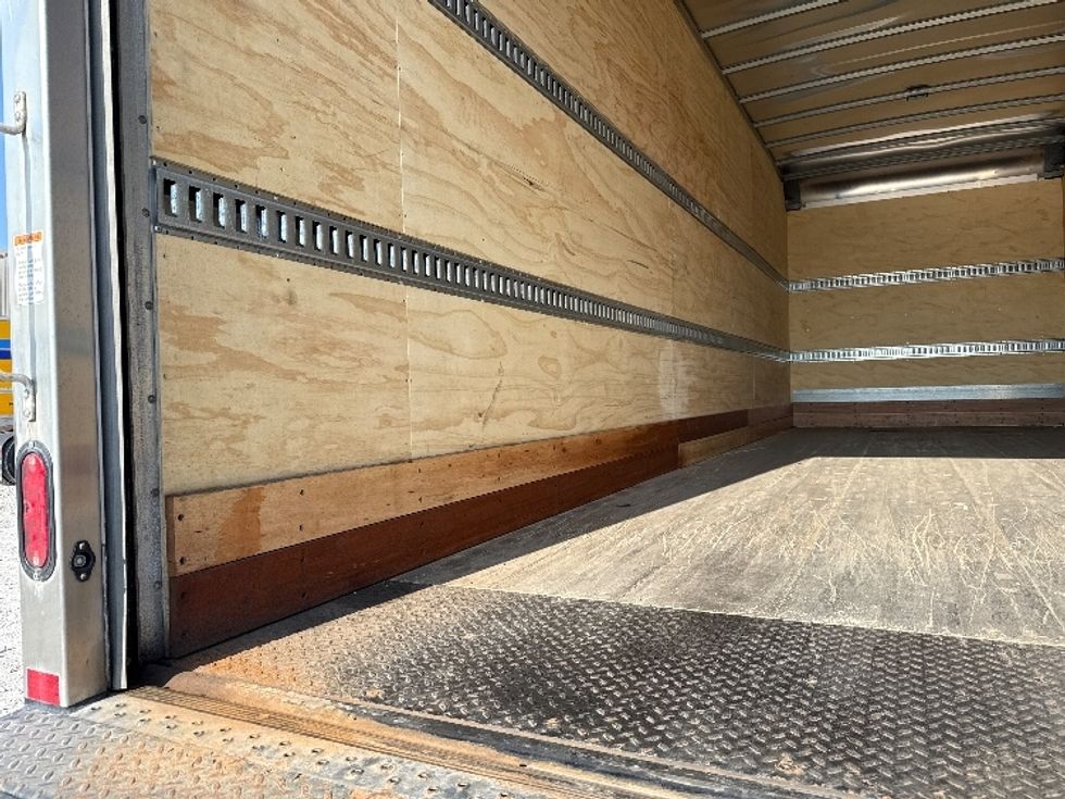 Medium Duty Box Truck-Light and Medium Duty Trucks-International-2023-MV607N-Findlay-OH-229,086\n\t\tmiles-$ 47,000 - Image 11