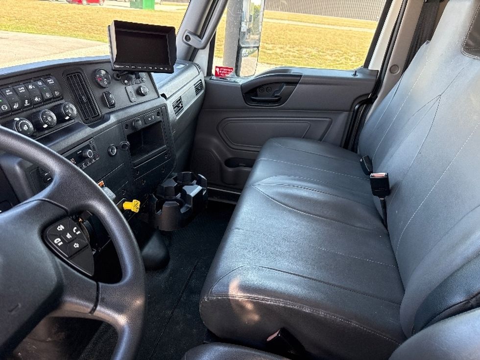 Medium Duty Box Truck-Light and Medium Duty Trucks-International-2023-MV607N-Findlay-OH-229,086\n\t\tmiles-$ 47,000 - Image 19