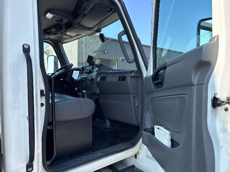 Medium Duty Box Truck-Light and Medium Duty Trucks-International-2023-MV607N-Findlay-OH-229,086\n\t\tmiles-$ 47,000 - Image 20