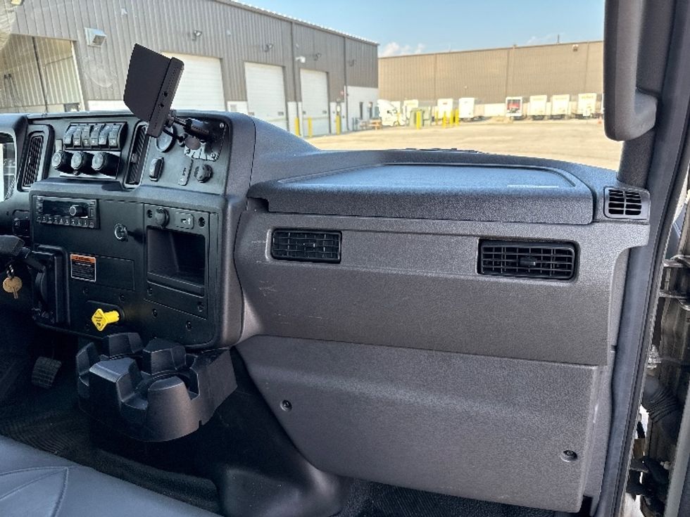 Medium Duty Box Truck-Light and Medium Duty Trucks-International-2023-MV607N-Findlay-OH-229,086\n\t\tmiles-$ 47,000 - Image 21