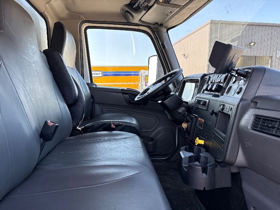 Medium Duty Box Truck-Light and Medium Duty Trucks-International-2023-MV607N-Findlay-OH-229,086\n\t\tmiles-$ 47,000 - Image 22