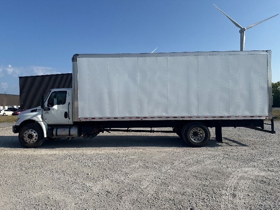 Medium Duty Box Truck-Light and Medium Duty Trucks-International-2023-MV607N-Findlay-OH-229,086\n\t\tmiles-$ 47,000 - Image 4