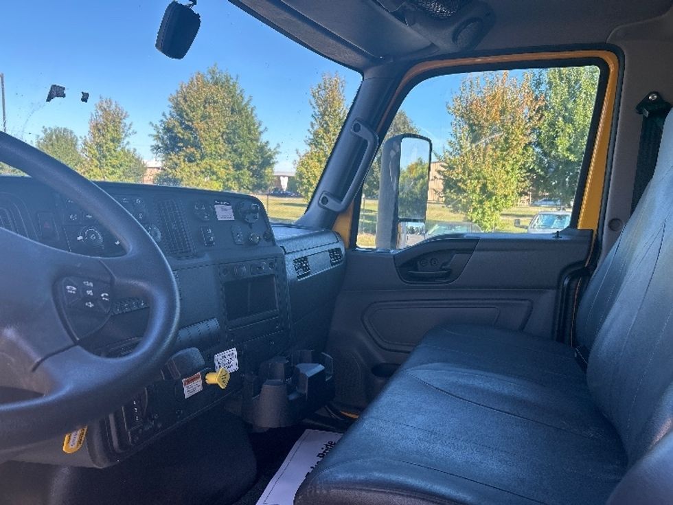 Medium Duty Box Truck-Light and Medium Duty Trucks-International-2023-MV607N-Lafayette-LA-178,006\n\t\tmiles-$ 54,250 - Image 17