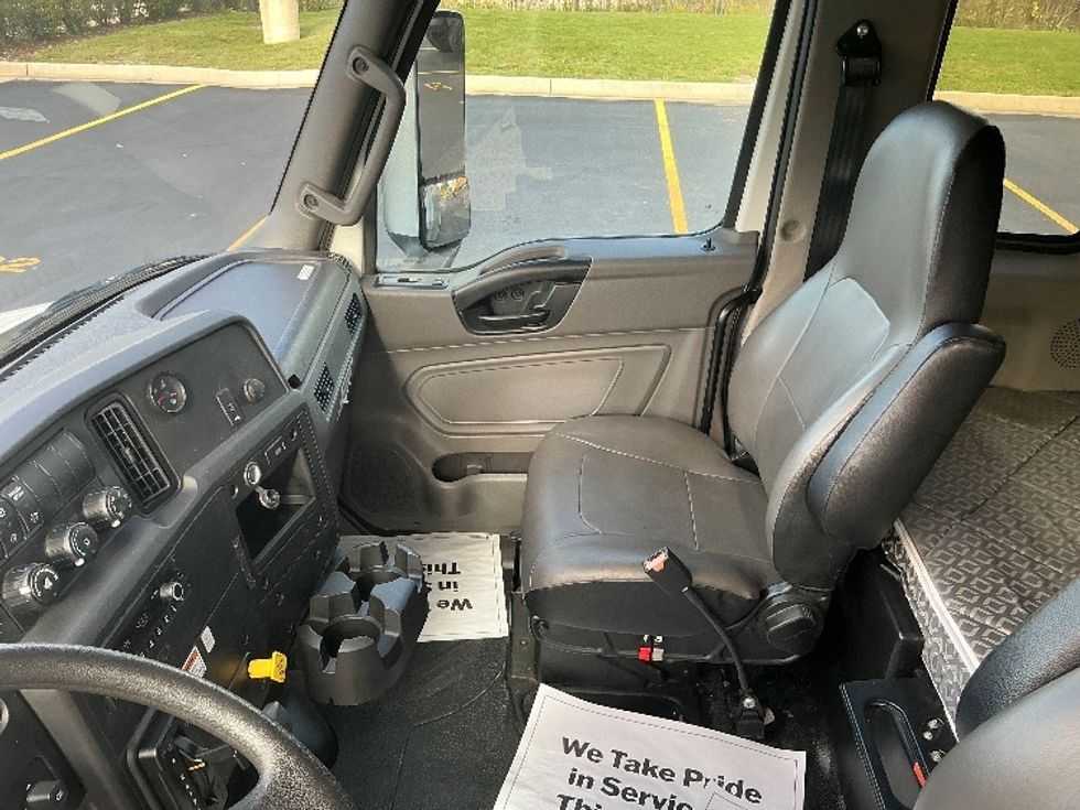 Medium Duty Box Truck-Light and Medium Duty Trucks-International-2023-MV607N-Melrose Park-IL-55,163\n\t\tmiles-$ 90,500 - Image 19