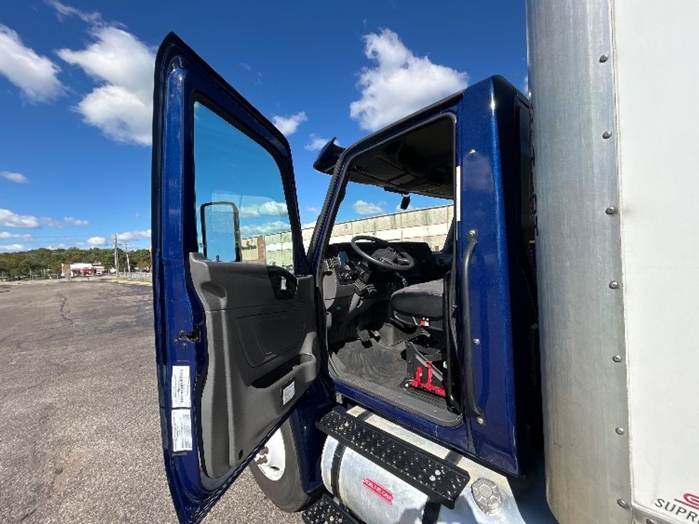 Medium Duty Box Truck-Light and Medium Duty Trucks-International-2023-MV607N-Memphis-TN-373,133\n\t\tmiles-$ 31,000 - Image 16