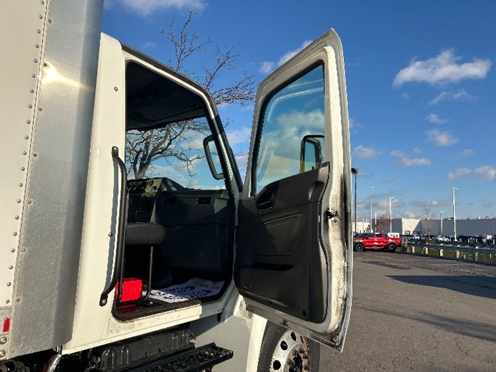 Medium Duty Box Truck-Light and Medium Duty Trucks-International-2023-MV607N-Mississauga-ON-217,206\n\t\tkm-$ 91,000 - Image 18