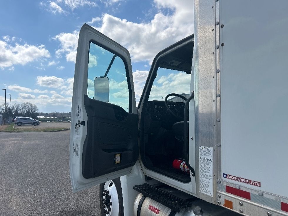 Medium Duty Box Truck-Light and Medium Duty Trucks-International-2023-MV607N-Montgomery-AL-61,057\n\t\tmiles-$ 81,000 - Image 16