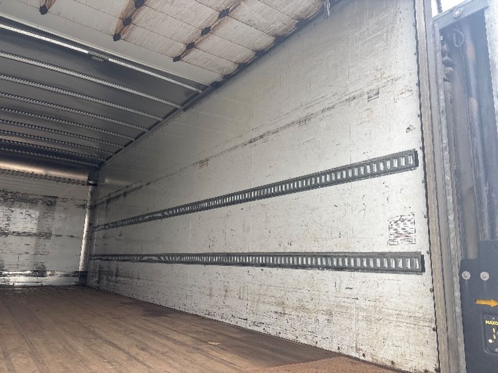 Medium Duty Box Truck-Light and Medium Duty Trucks-International-2023-MV607N-Oakwood Village-OH-196,100\n\t\tmiles-$ 58,500 - Image 12