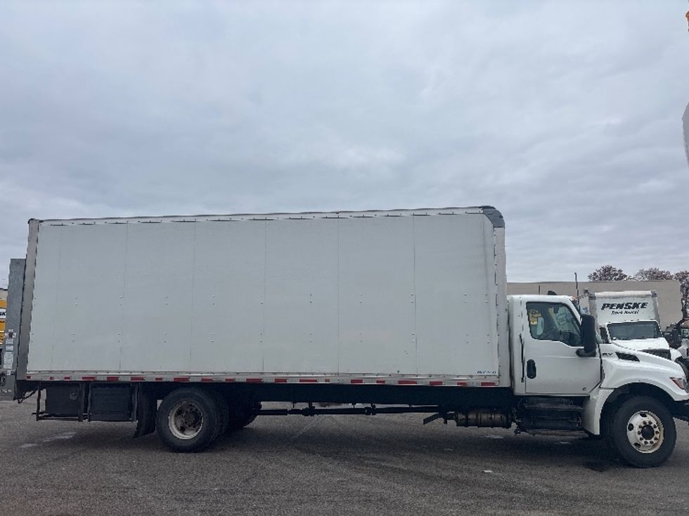 Medium Duty Box Truck-Light and Medium Duty Trucks-International-2023-MV607N-Oakwood Village-OH-196,100\n\t\tmiles-$ 58,500 - Image 15