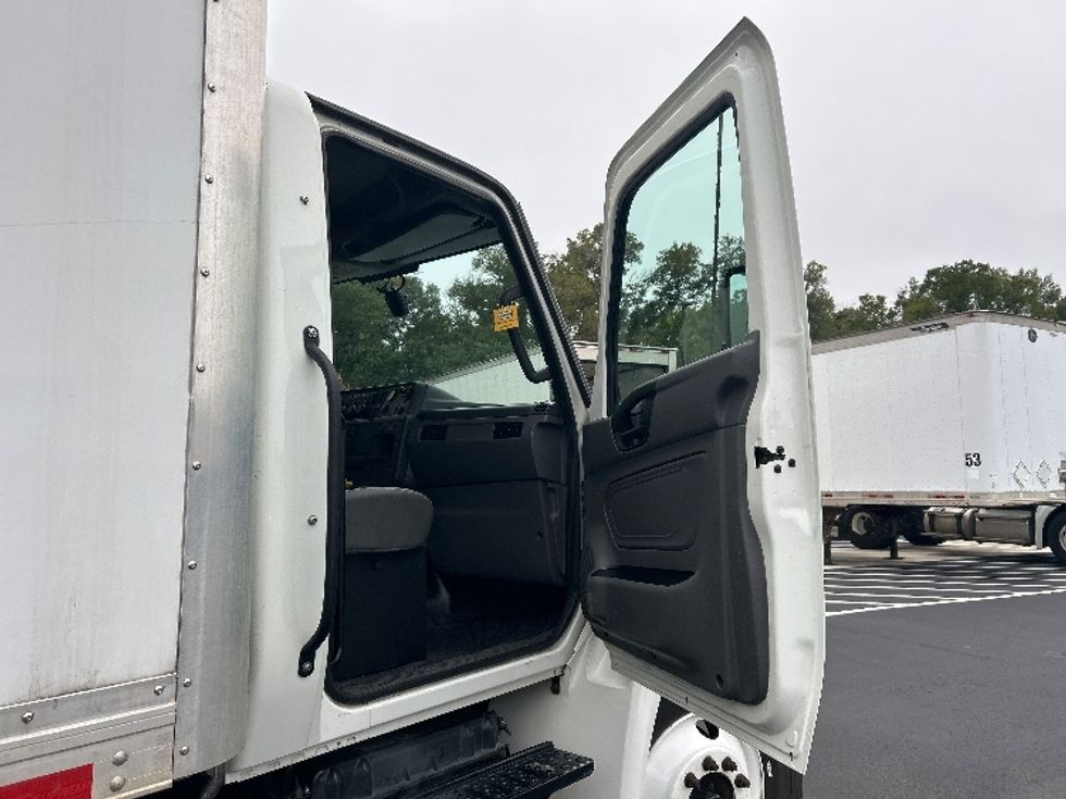 Medium Duty Box Truck-Light and Medium Duty Trucks-International-2023-MV607N-Pensacola-FL-194,470\n\t\tmiles-$ 60,500 - Image 19