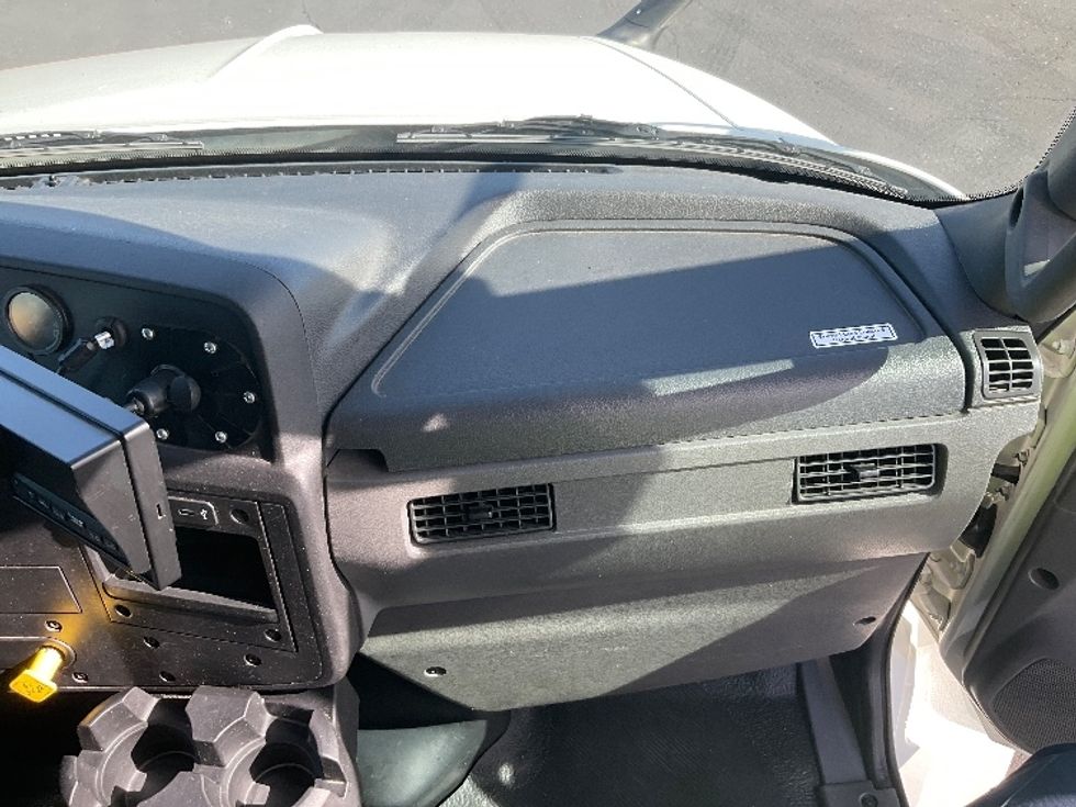 Medium Duty Box Truck-Light and Medium Duty Trucks-International-2023-MV607N-Phoenix-AZ-36,608\n\t\tmiles-$ 88,000 - Image 21