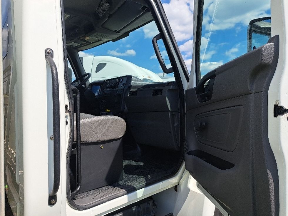 Medium Duty Box Truck-Light and Medium Duty Trucks-International-2023-MV607N-Rockwall-TX-25,522\n\t\tmiles-$ 81,750 - Image 20