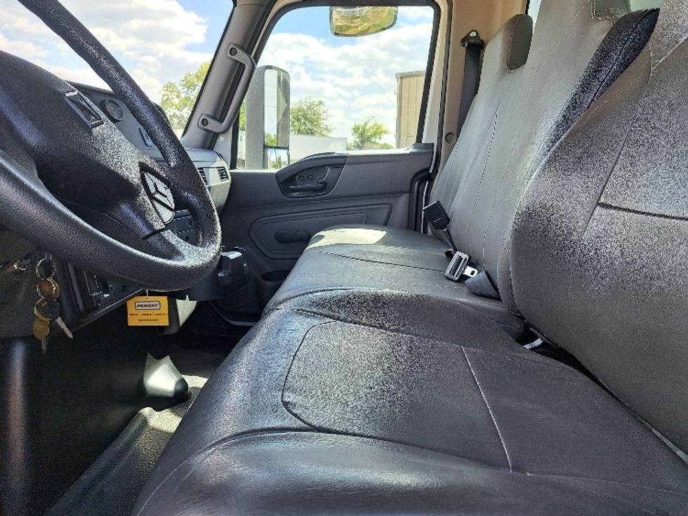 Medium Duty Box Truck-Light and Medium Duty Trucks-International-2023-MV607N-Rockwall-TX-25,938\n\t\tmiles-$ 79,000 - Image 19