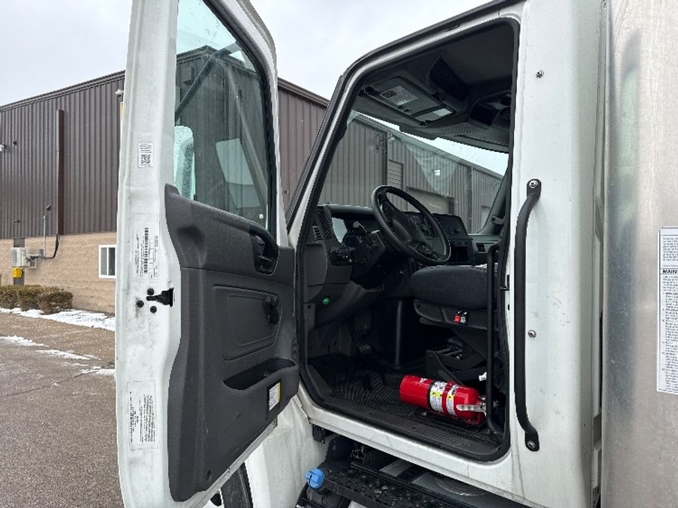 Medium Duty Box Truck-Light and Medium Duty Trucks-International-2024-MV607N-Lansing-MI-112,365\n\t\tmiles-$ 72,250 - Image 16