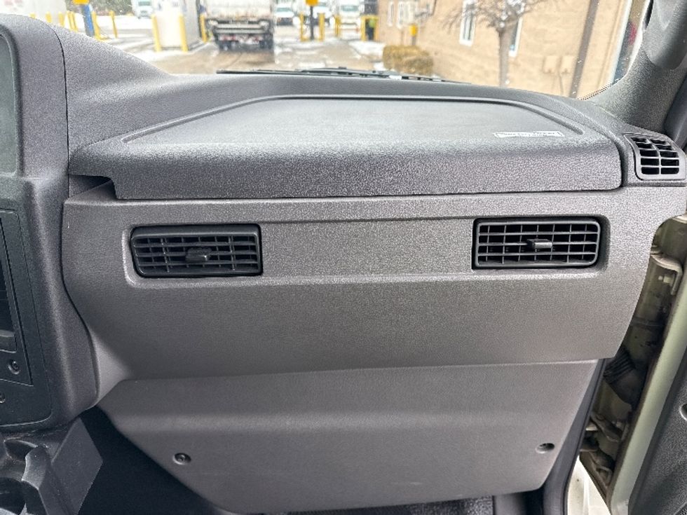 Medium Duty Box Truck-Light and Medium Duty Trucks-International-2024-MV607N-Lansing-MI-112,365\n\t\tmiles-$ 72,250 - Image 21