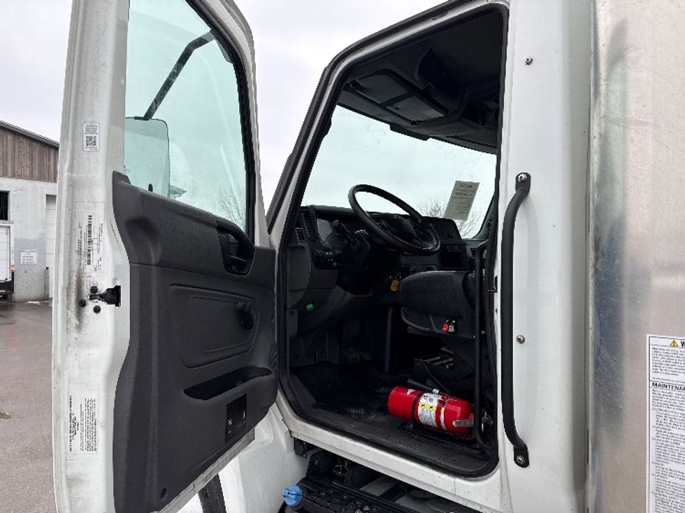 Medium Duty Box Truck-Light and Medium Duty Trucks-International-2024-MV607N-Lansing-MI-99,446\n\t\tmiles-$ 74,500 - Image 16