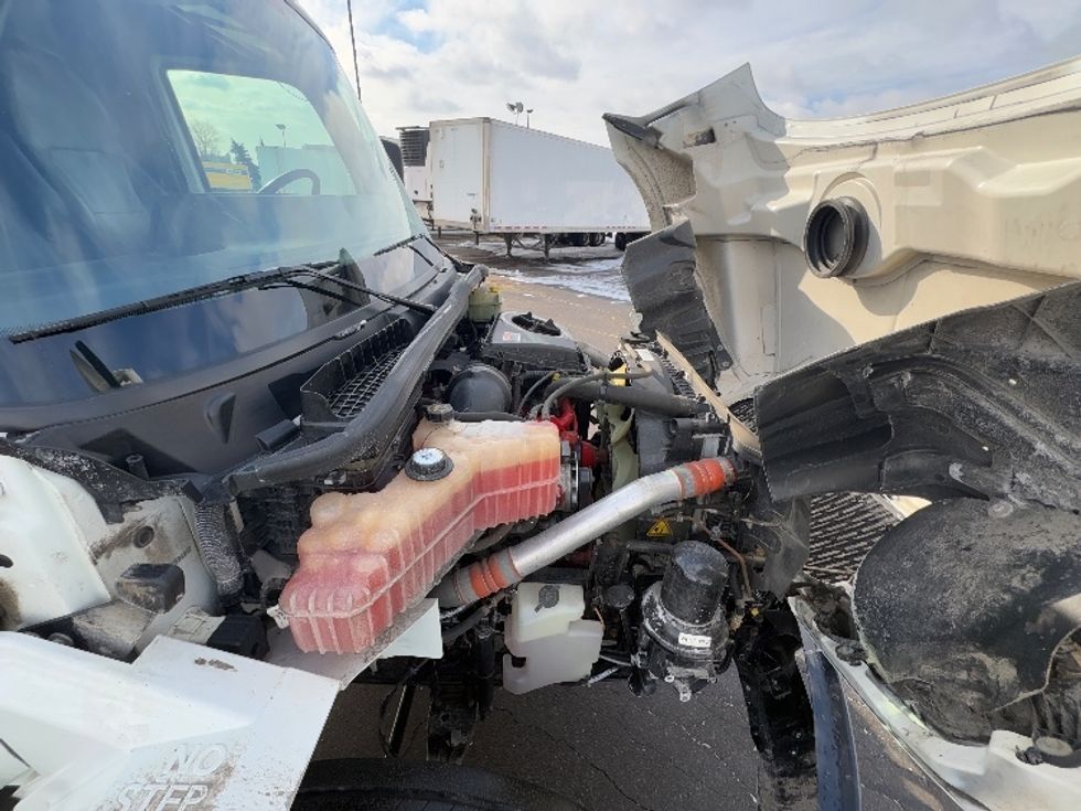 Medium Duty Box Truck-Light and Medium Duty Trucks-International-2024-MV607N-Mississauga-ON-134,055\n\t\tkm-$ 113,750 - Image 23