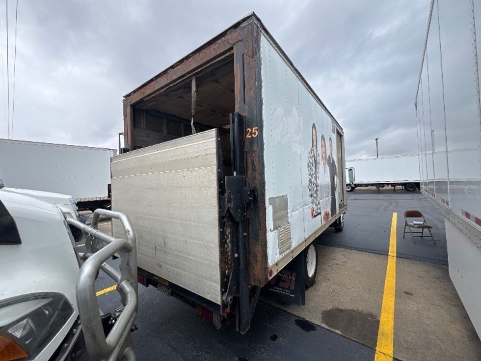 Medium Duty Box Truck-Light and Medium Duty Trucks-Isuzu-2007-NQR-Aurora-CO-200,000\n\t\tmiles-$ 6,000 - Image 4