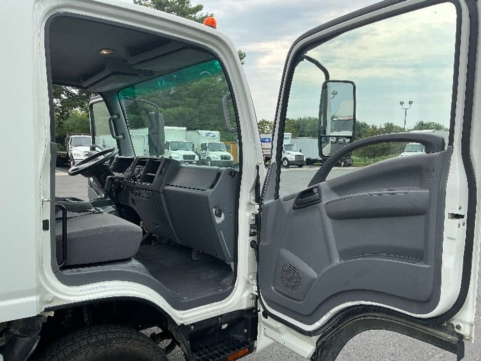 Medium Duty Box Truck-Light and Medium Duty Trucks-Isuzu-2014-NPR-Lexington-KY-294,760\n\t\tmiles-$ 9,500 - Image 19