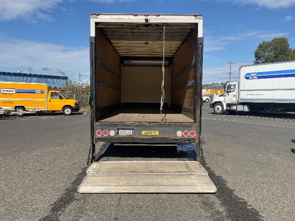 Medium Duty Box Truck-Light and Medium Duty Trucks-Isuzu-2014-NQR-Tacoma-WA-205,583\n\t\tmiles-$ 17,500 - Image 9