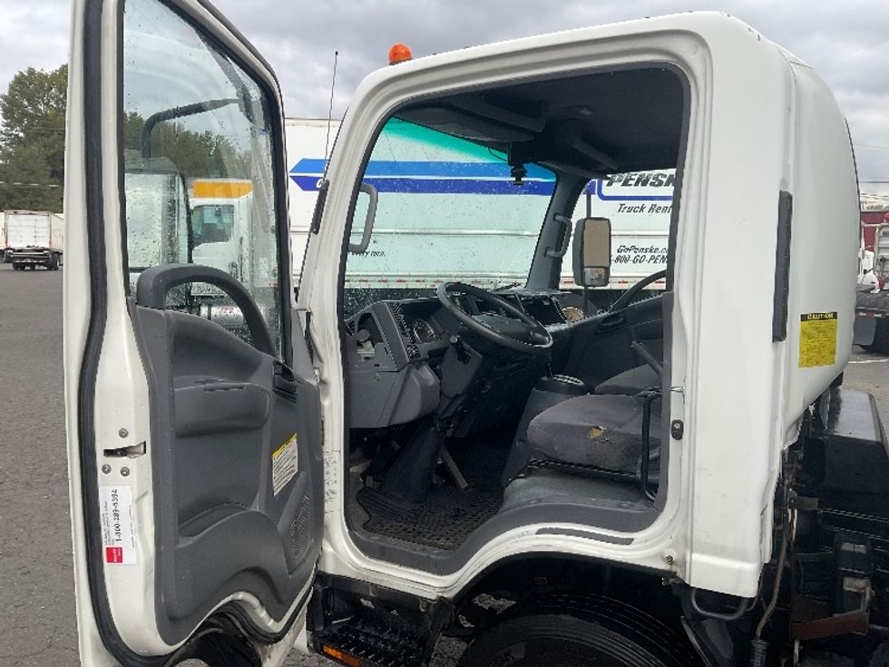 Medium Duty Box Truck-Light and Medium Duty Trucks-Isuzu-2014-NQR-Tacoma-WA-304,012\n\t\tmiles-$ 13,500 - Image 16