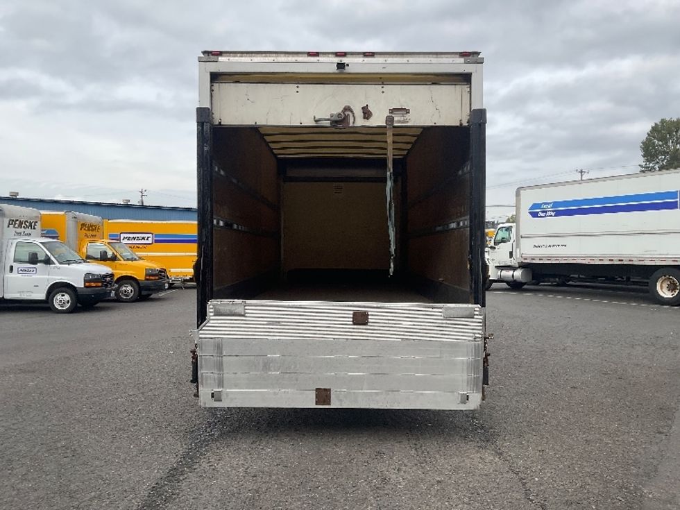 Medium Duty Box Truck-Light and Medium Duty Trucks-Isuzu-2014-NQR-Tacoma-WA-304,012\n\t\tmiles-$ 13,500 - Image 9
