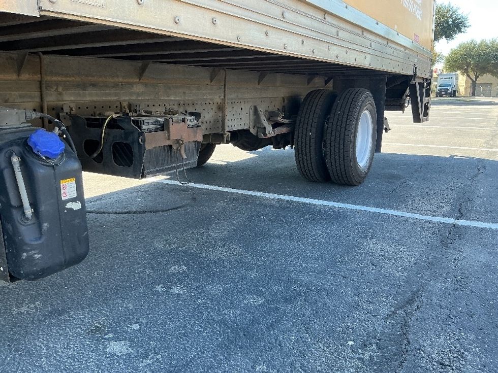 Medium Duty Box Truck-Light and Medium Duty Trucks-Isuzu-2015-NPR-Austin-TX-181,819\n\t\tmiles-$ 22,500 - Image 5