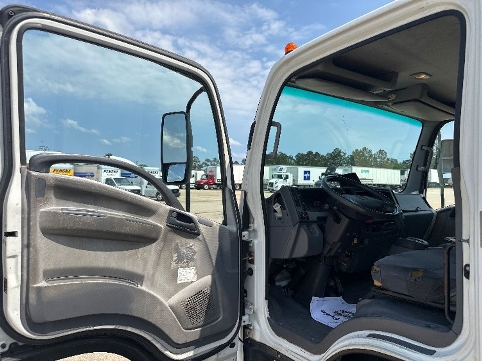 Medium Duty Box Truck-Light and Medium Duty Trucks-Isuzu-2015-NPR-Hammond-LA-110,947\n\t\tmiles-$ 16,000 - Image 16