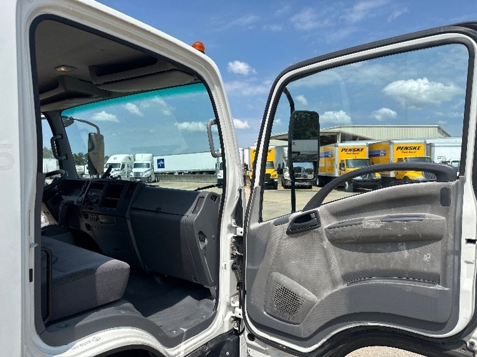 Medium Duty Box Truck-Light and Medium Duty Trucks-Isuzu-2015-NPR-Hammond-LA-110,947\n\t\tmiles-$ 16,000 - Image 20