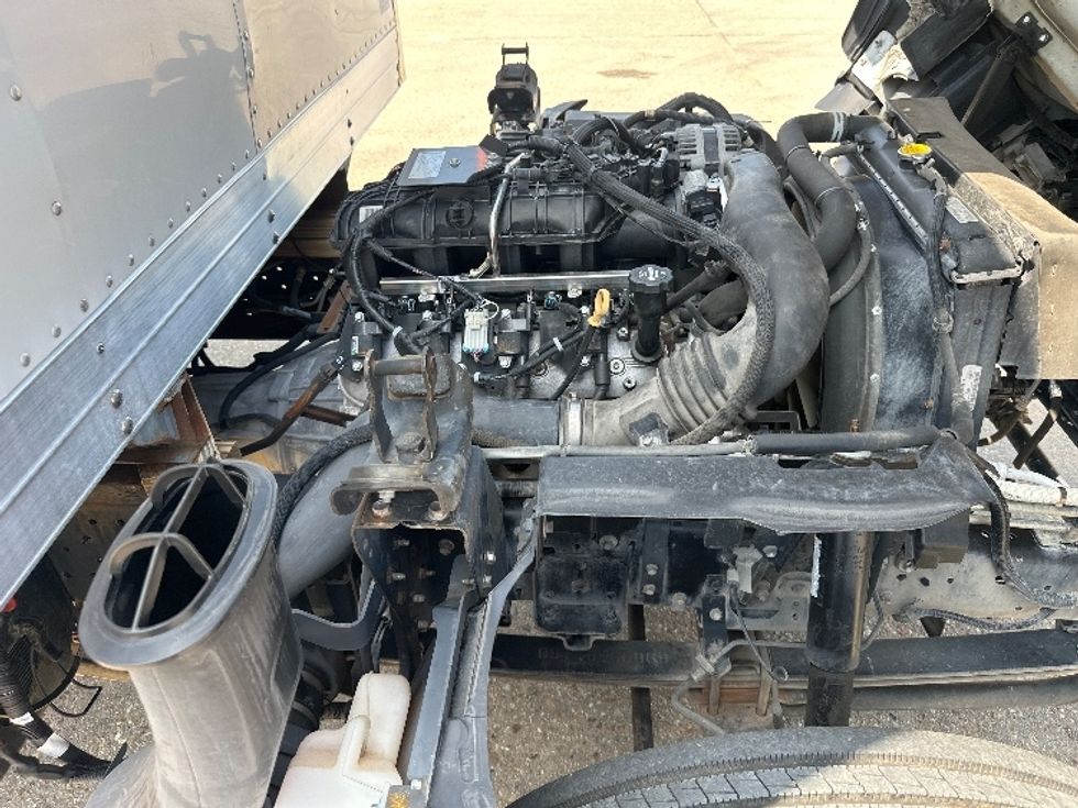 Medium Duty Box Truck-Light and Medium Duty Trucks-Isuzu-2015-NPR-Hammond-LA-110,947\n\t\tmiles-$ 16,000 - Image 23