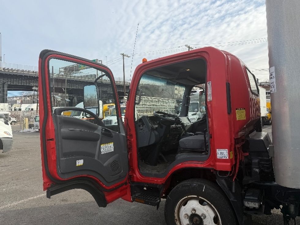 Medium Duty Box Truck-Light and Medium Duty Trucks-Isuzu-2015-NQR-North Bergen-NJ-108,233\n\t\tmiles-$ 29,500 - Image 16