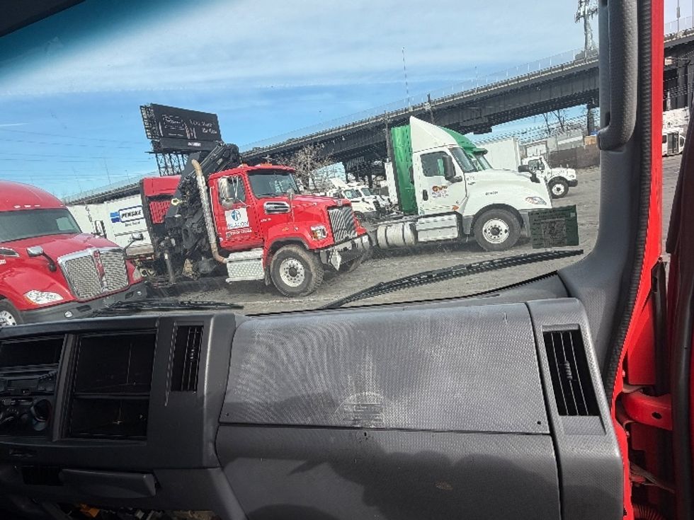 Medium Duty Box Truck-Light and Medium Duty Trucks-Isuzu-2015-NQR-North Bergen-NJ-108,233\n\t\tmiles-$ 29,500 - Image 21