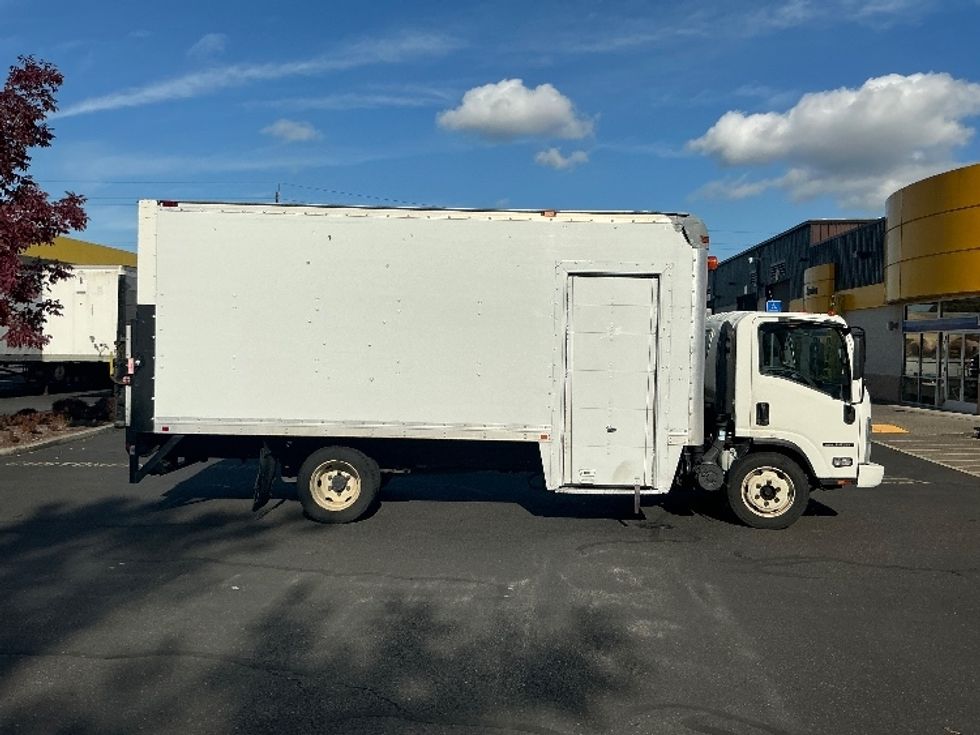 Medium Duty Box Truck-Light and Medium Duty Trucks-Isuzu-2015-NQR-Portland-OR-95,816\n\t\tmiles-$ 36,750 - Image 15