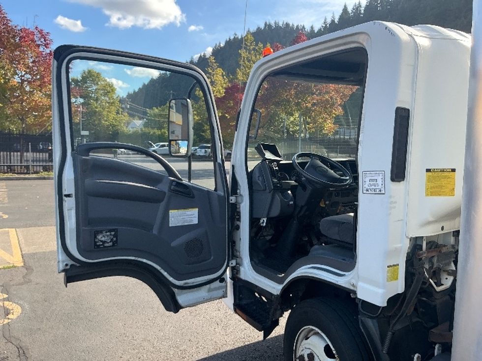 Medium Duty Box Truck-Light and Medium Duty Trucks-Isuzu-2015-NQR-Portland-OR-95,816\n\t\tmiles-$ 36,750 - Image 16