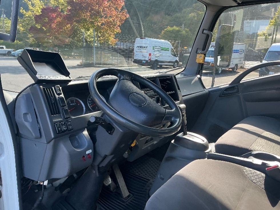 Medium Duty Box Truck-Light and Medium Duty Trucks-Isuzu-2015-NQR-Portland-OR-95,816\n\t\tmiles-$ 36,750 - Image 17