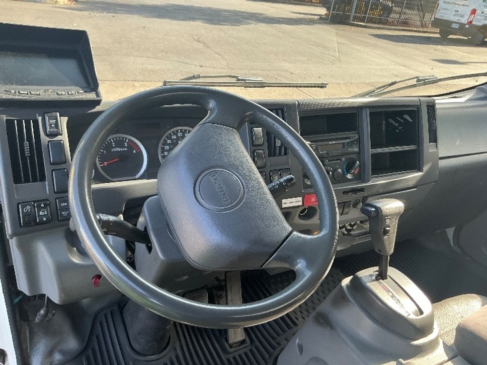 Medium Duty Box Truck-Light and Medium Duty Trucks-Isuzu-2015-NQR-Portland-OR-95,816\n\t\tmiles-$ 36,750 - Image 18