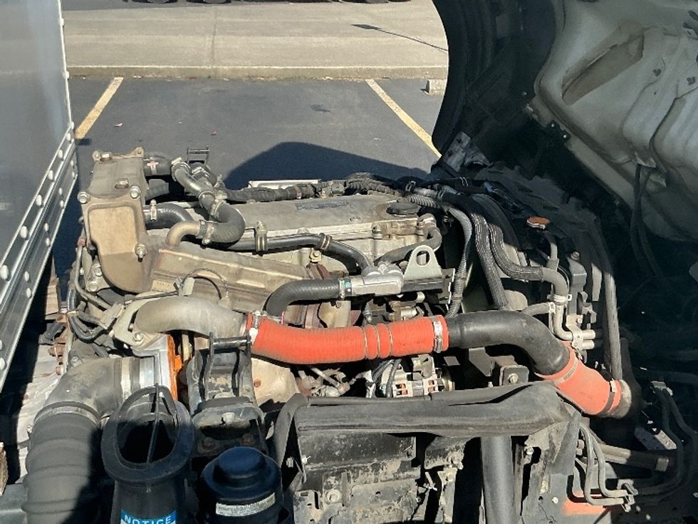 Medium Duty Box Truck-Light and Medium Duty Trucks-Isuzu-2015-NQR-Portland-OR-95,816\n\t\tmiles-$ 36,750 - Image 23