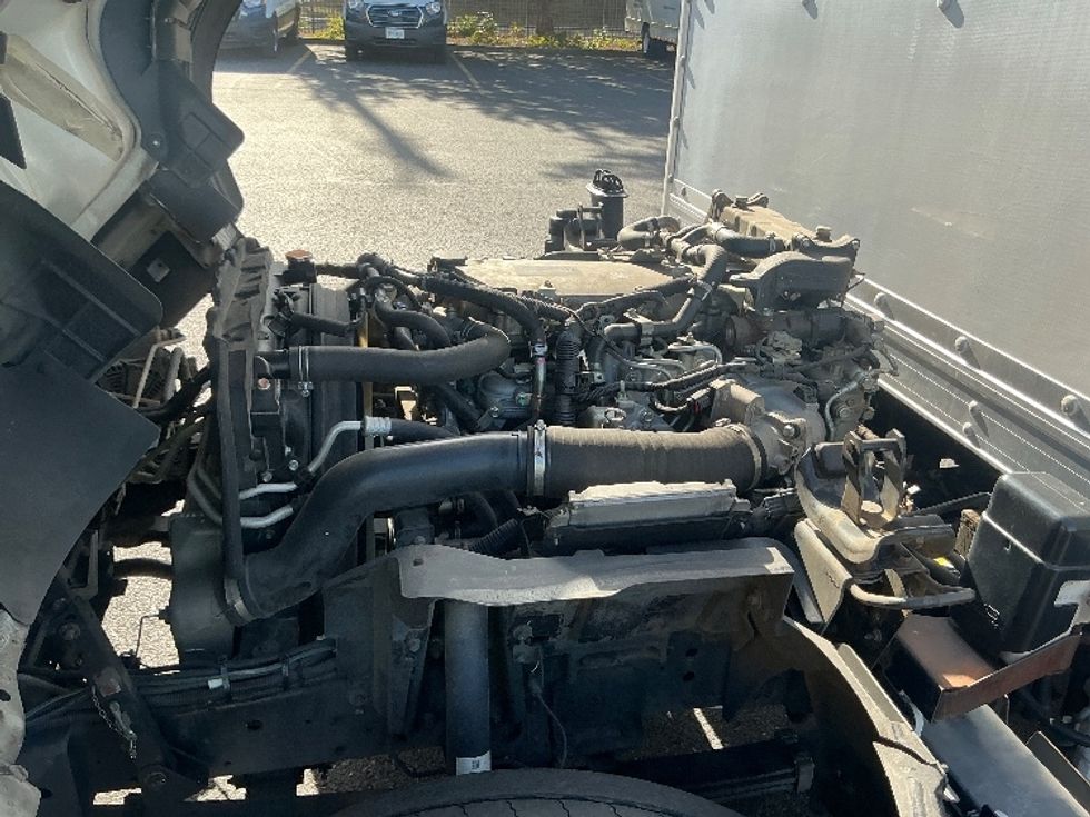 Medium Duty Box Truck-Light and Medium Duty Trucks-Isuzu-2015-NQR-Portland-OR-95,816\n\t\tmiles-$ 36,750 - Image 24