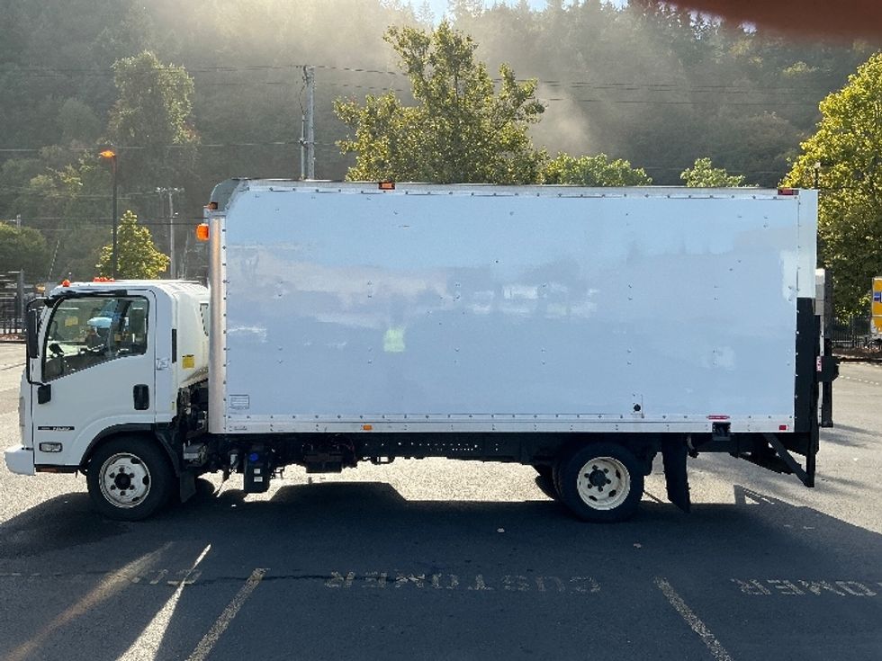 Medium Duty Box Truck-Light and Medium Duty Trucks-Isuzu-2015-NQR-Portland-OR-95,816\n\t\tmiles-$ 36,750 - Image 4
