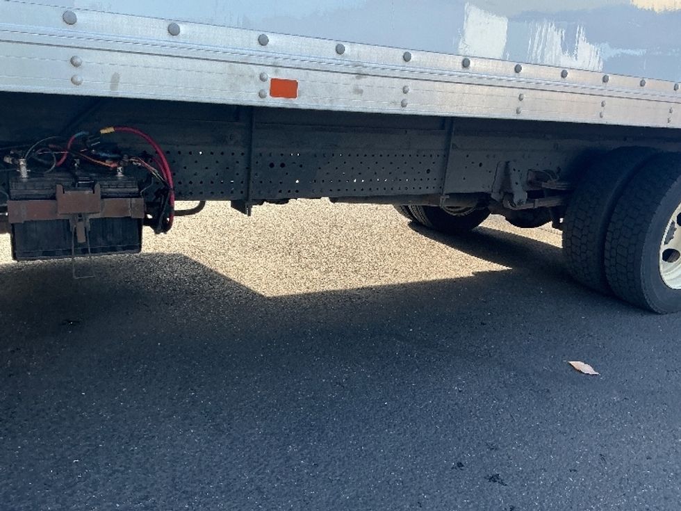 Medium Duty Box Truck-Light and Medium Duty Trucks-Isuzu-2015-NQR-Portland-OR-95,816\n\t\tmiles-$ 36,750 - Image 5