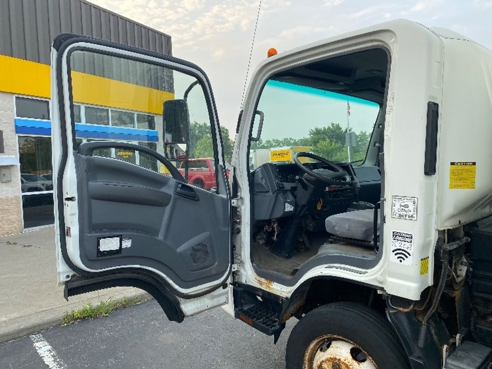 Medium Duty Box Truck-Light and Medium Duty Trucks-Isuzu-2016-NPR-Buffalo-NY-128,427\n\t\tmiles-$ 28,000 - Image 16