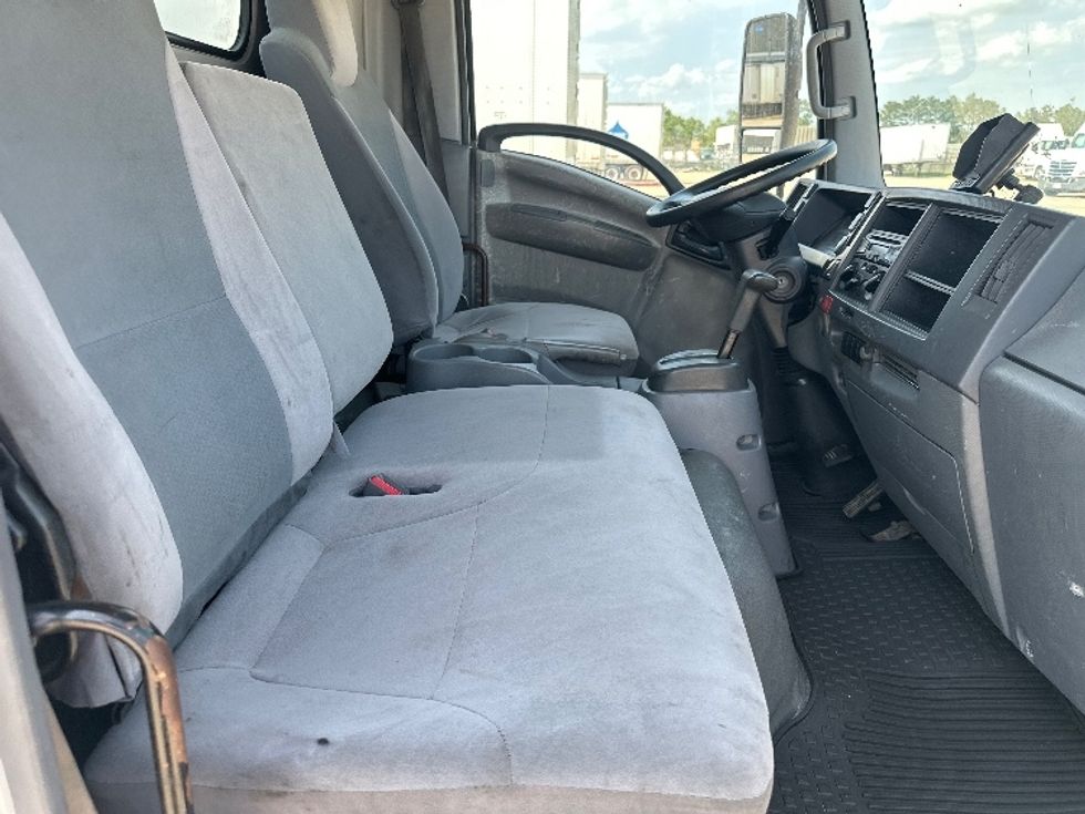 Medium Duty Box Truck-Light and Medium Duty Trucks-Isuzu-2016-NPR-Hammond-LA-154,200\n\t\tmiles-$ 15,000 - Image 22