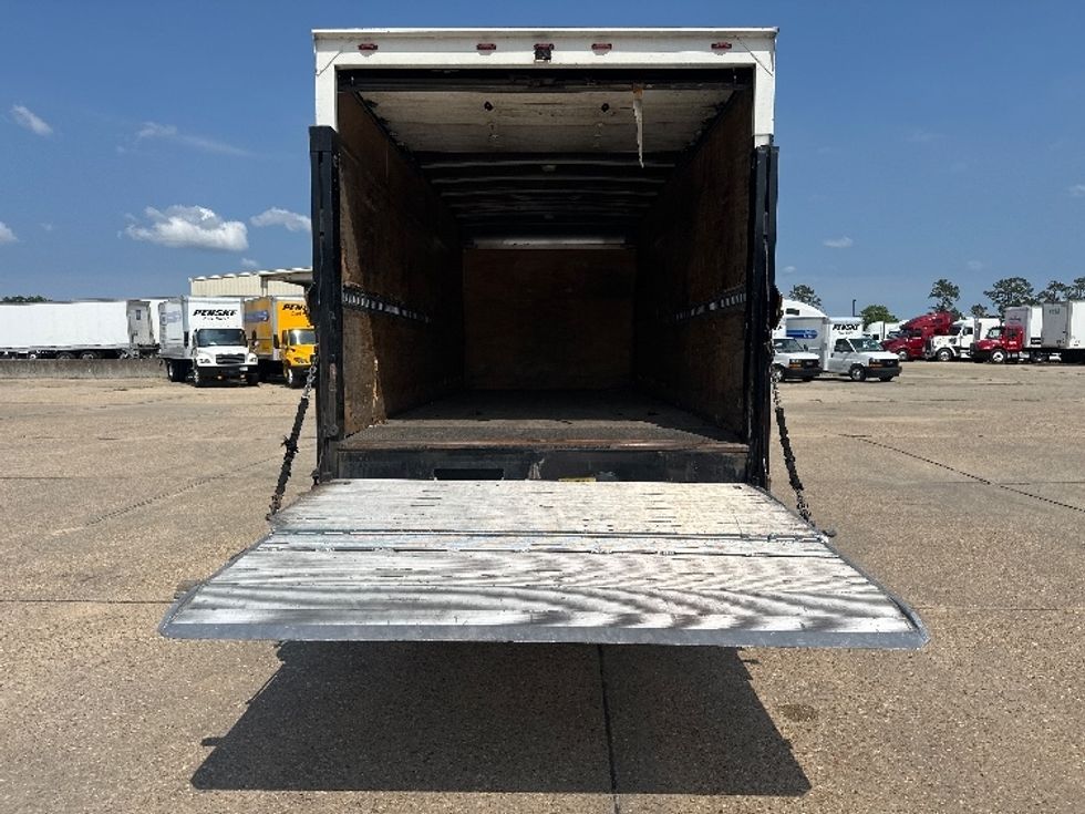 Medium Duty Box Truck-Light and Medium Duty Trucks-Isuzu-2016-NPR-Hammond-LA-154,200\n\t\tmiles-$ 15,000 - Image 9
