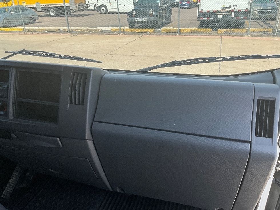 Medium Duty Box Truck-Light and Medium Duty Trucks-Isuzu-2016-NQR-Dallas-TX-102,254\n\t\tmiles-$ 38,250 - Image 21
