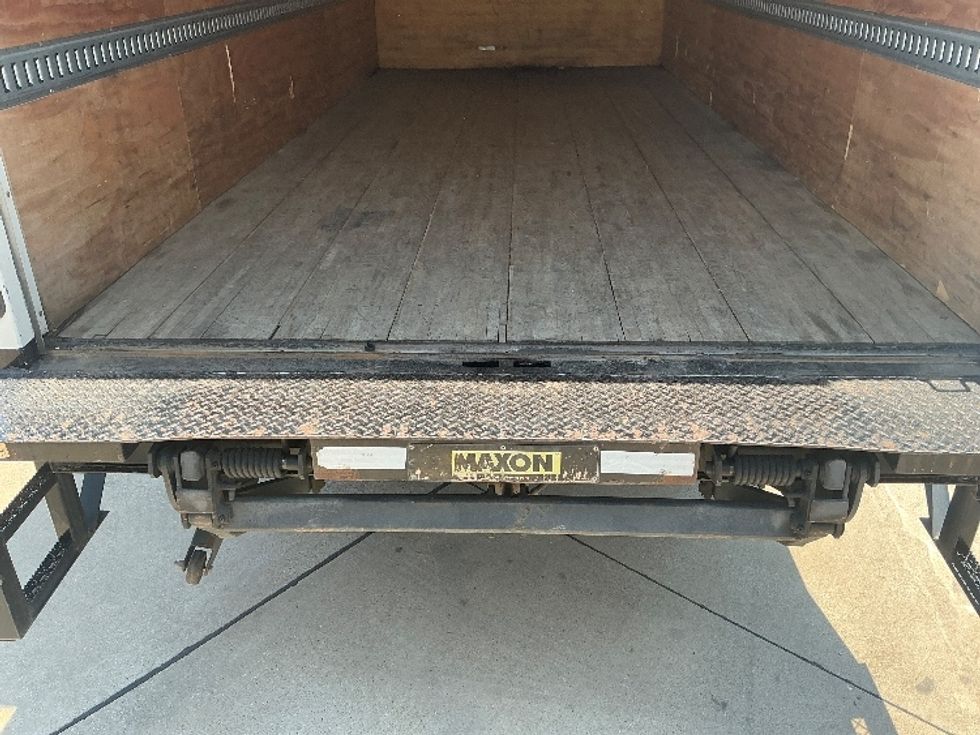 Medium Duty Box Truck-Light and Medium Duty Trucks-Isuzu-2016-NQR-Dallas-TX-68,419\n\t\tmiles-$ 40,250 - Image 10