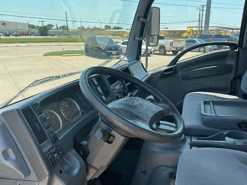 Medium Duty Box Truck-Light and Medium Duty Trucks-Isuzu-2016-NQR-Dallas-TX-68,419\n\t\tmiles-$ 40,250 - Image 17