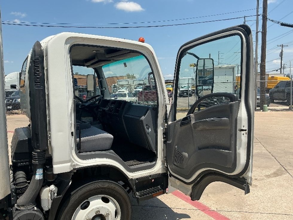 Medium Duty Box Truck-Light and Medium Duty Trucks-Isuzu-2016-NQR-Dallas-TX-68,419\n\t\tmiles-$ 40,250 - Image 20