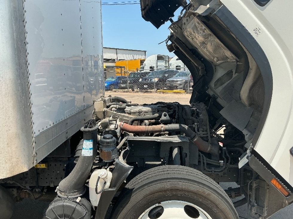 Medium Duty Box Truck-Light and Medium Duty Trucks-Isuzu-2016-NQR-Dallas-TX-68,419\n\t\tmiles-$ 40,250 - Image 23