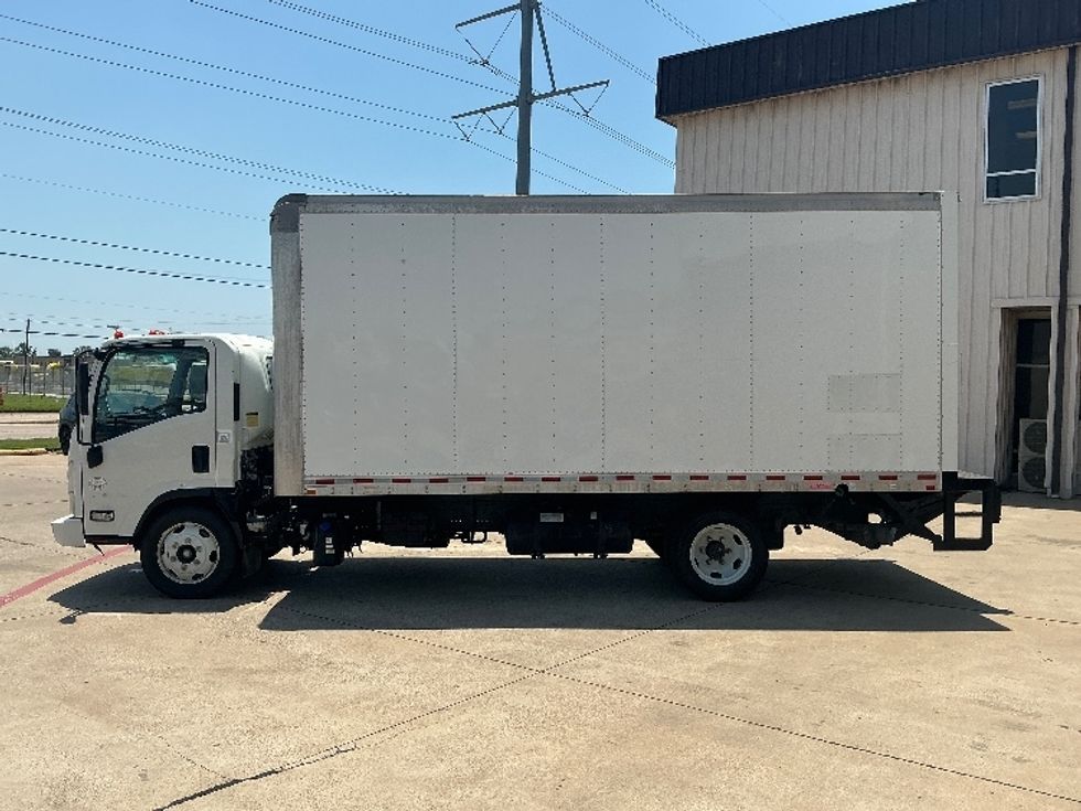 Medium Duty Box Truck-Light and Medium Duty Trucks-Isuzu-2016-NQR-Dallas-TX-68,419\n\t\tmiles-$ 40,250 - Image 4